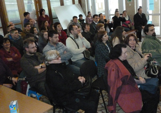 Sudionici natjecanja na priredbi u osičkoj školi                                                                                                                                                                                                          