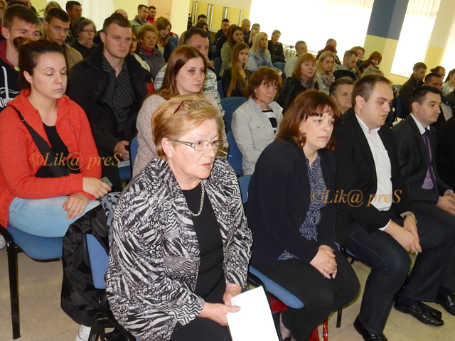 Osnivačka skupština udruge djece poginulih i nestalih branitelja u Gospiću(Arhiva Lika pressa                                                                                                                                                             