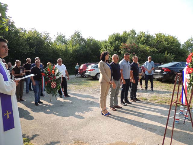 Odavanje počasti poginulima u Bilaju/Foto Grad Gospić                                                                                                                                                                                                     