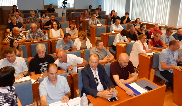 Vjećnici Perušića i Gospića na sjednici/Snimio Marko ČULJAT                                                                                                                                                                                               