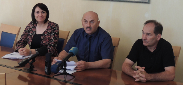 Gradonačelnik Starčević i zamjenici na konferenciji za novinare                                                                                                                                                                                           