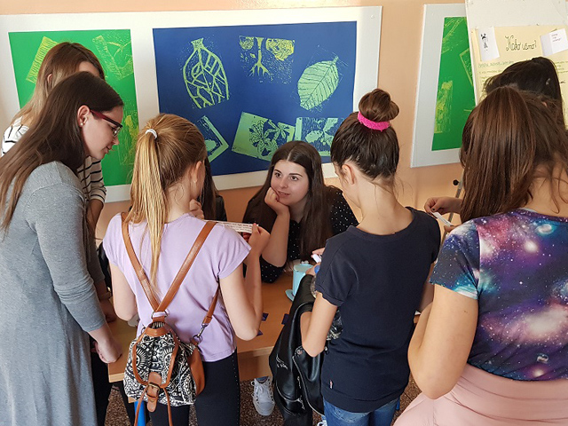Studenti u društvu učenika                                                                                                                                                                                                                                