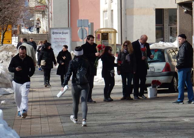 Iako nije petak bila je gužva na lijepom danu, pa još karanfili                                                                                                                                                                                           