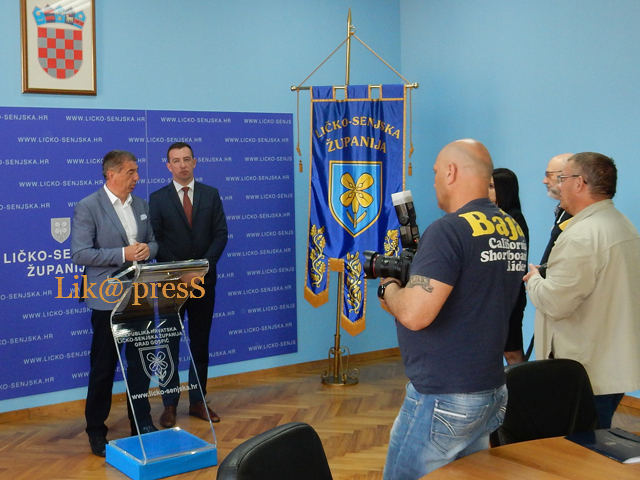 Davanje izjava u Županiji/Snimci Marko ČULJAT i arhiva Lika pressa Gospić                                                                                                                                                                                 