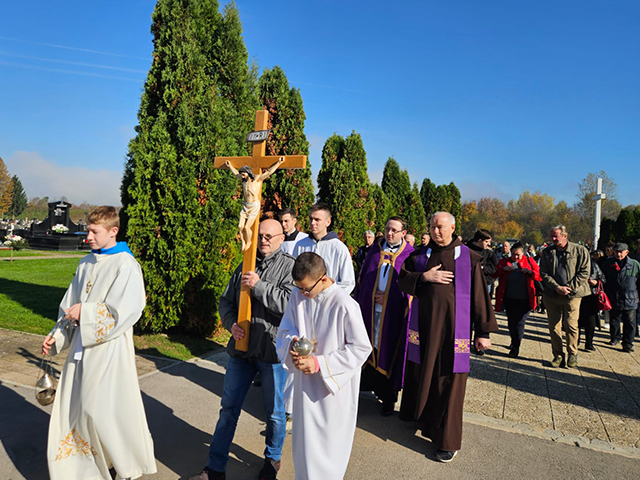 Procesija u Gradskom groblju
                                                                                                                                                                                                                            