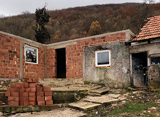Nezavršena kuća obitelji Rosandić u Podlapcu                                                                                                                                                                                                              