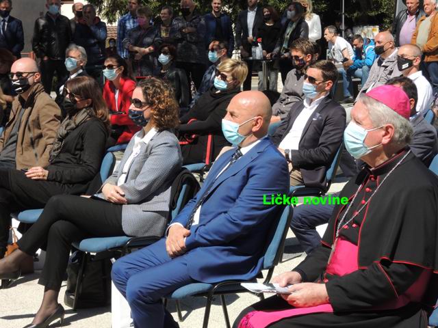 Uzvanici na današnjoj Teslinoj svečanosti povratka u Gospić/Snimio Marko ČULJAT                                                                                                                                                                           