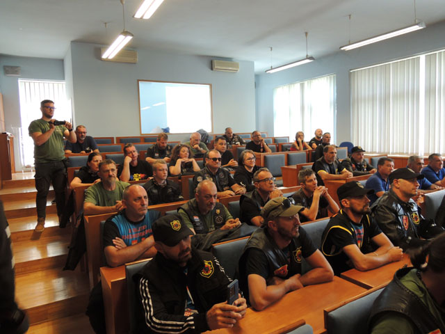 Hrvatski i kosovski veterani motoristi u Gradskoj vijećnici/Snimio Marko ČULJAT
                                                                                                                                                                         