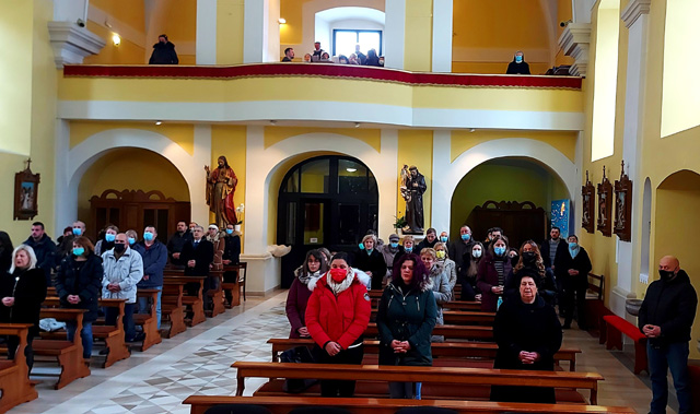 Vjernici na današnjoj svetoj misi u Gospiću                                                                                                                                                                                                               