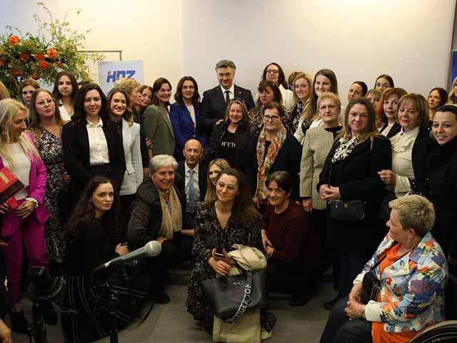 Predsjednik Plenković sa hadezeovkama iz cijele države                                                                                                                                                                                                    