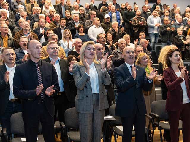 Sudionici sinoćne proslave godišnjice HDZ-a u Novalji                                                                                                                                                                                                     