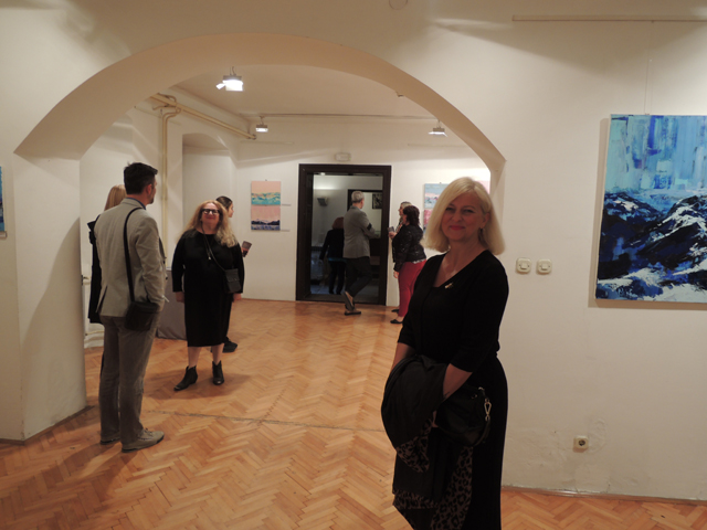 Autorica u gospićkoj galeriji/Snimio Marko Čuljat                                                                                                                                                                                                         