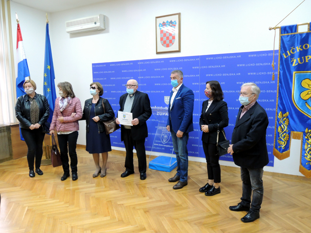 Čelnice Udruge slijepih sa županom Milinovićem                                                                                                                                                                                                            