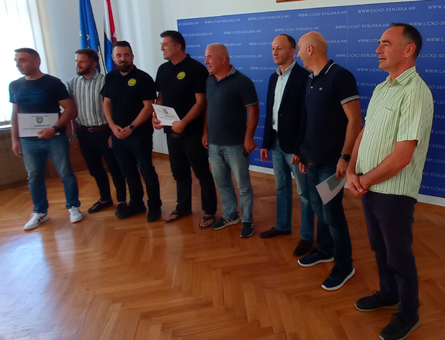 Petri s ličko-senjskim biciklistima/Snimio Marko ČULJAT                                                                                                                                                                                                   