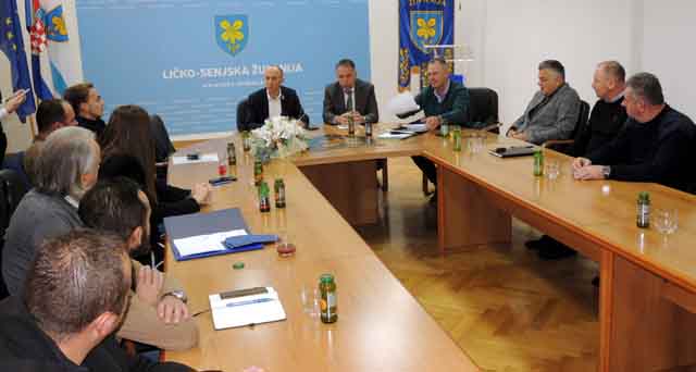 SUdionici sastanka o obnovi ličkih zgrada/Snimio Marko ČULJAT                                                                                                                                                                                             