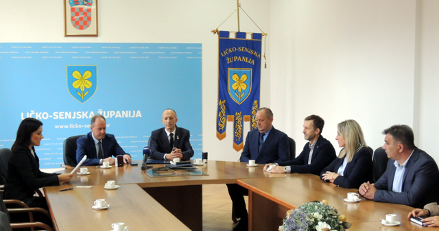 Sudionici potpisivanja današnjeg Sporazuma u Gospiću/snimio Marko ČULJAT
                                                                                                                                                                                