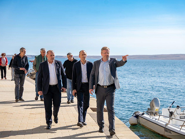 Medved, Petry i Smojver u obilasku baške rive                                                                                                                                                                                                             