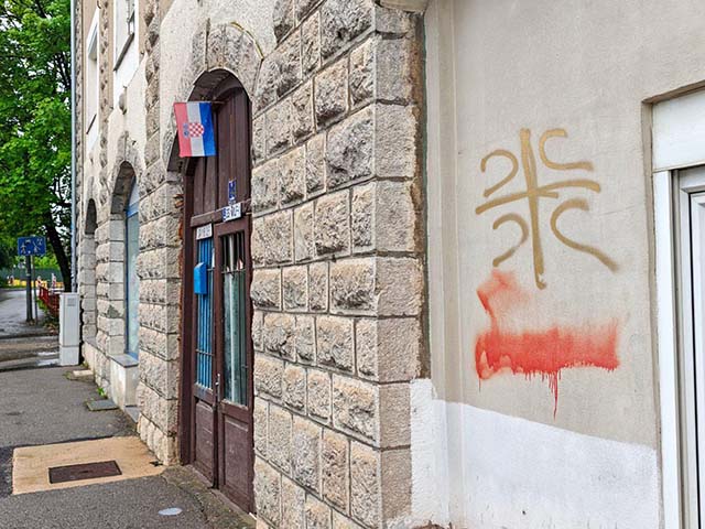 Četnički grafit u Gospiću...                                                                                                                                                                                                                              